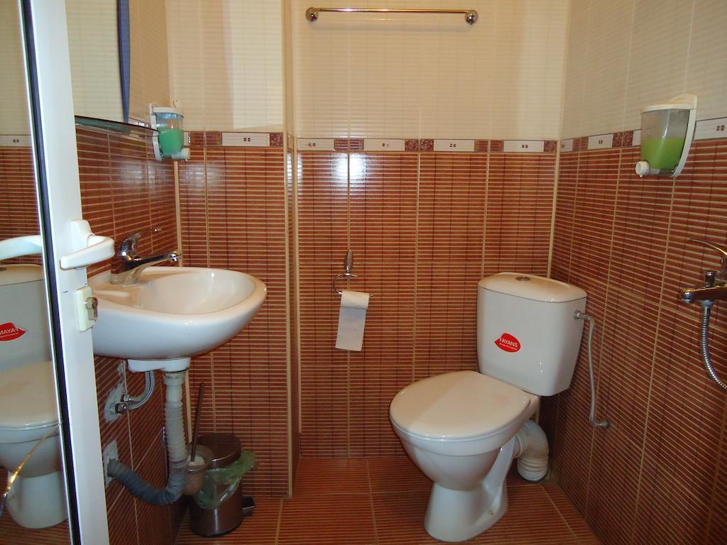פטריך Dionis Hotel מראה חיצוני תמונה