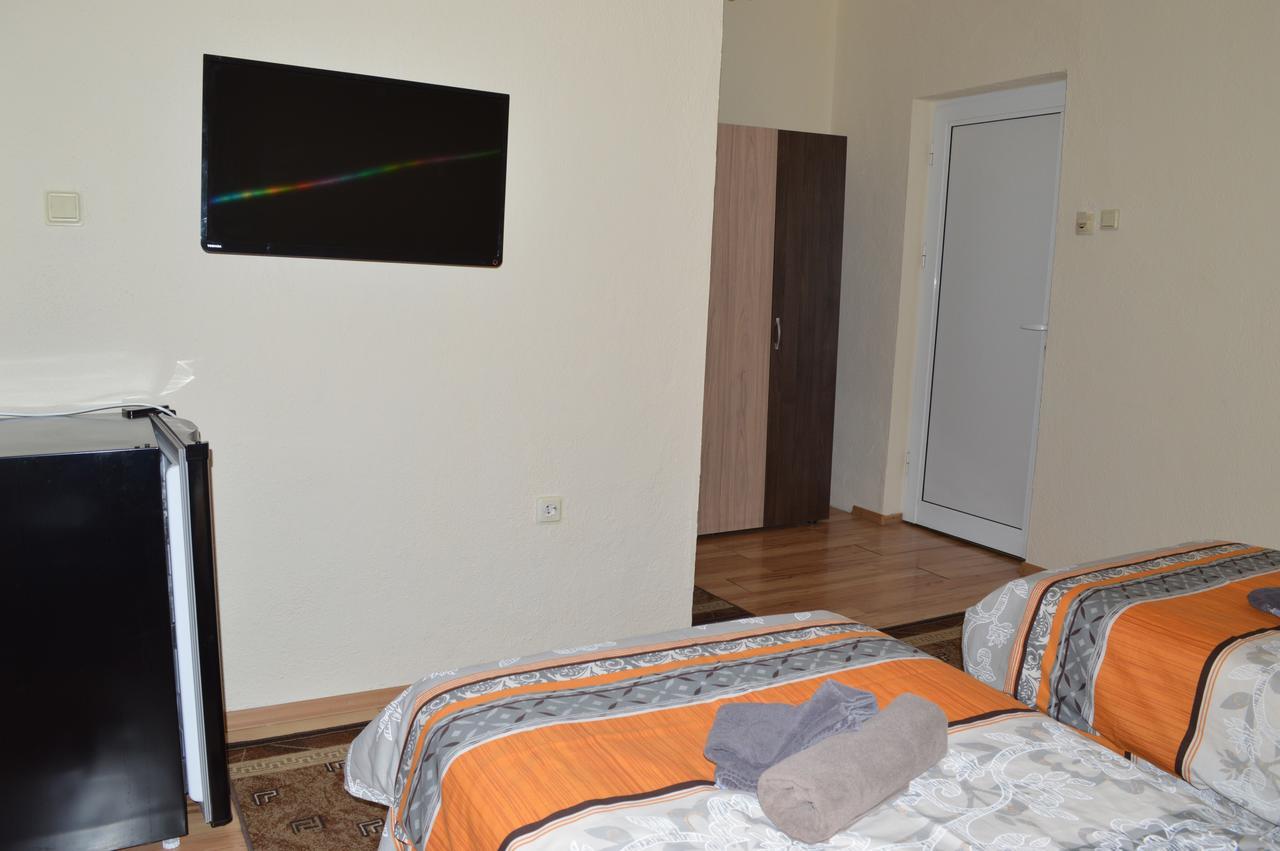 פטריך Dionis Hotel מראה חיצוני תמונה