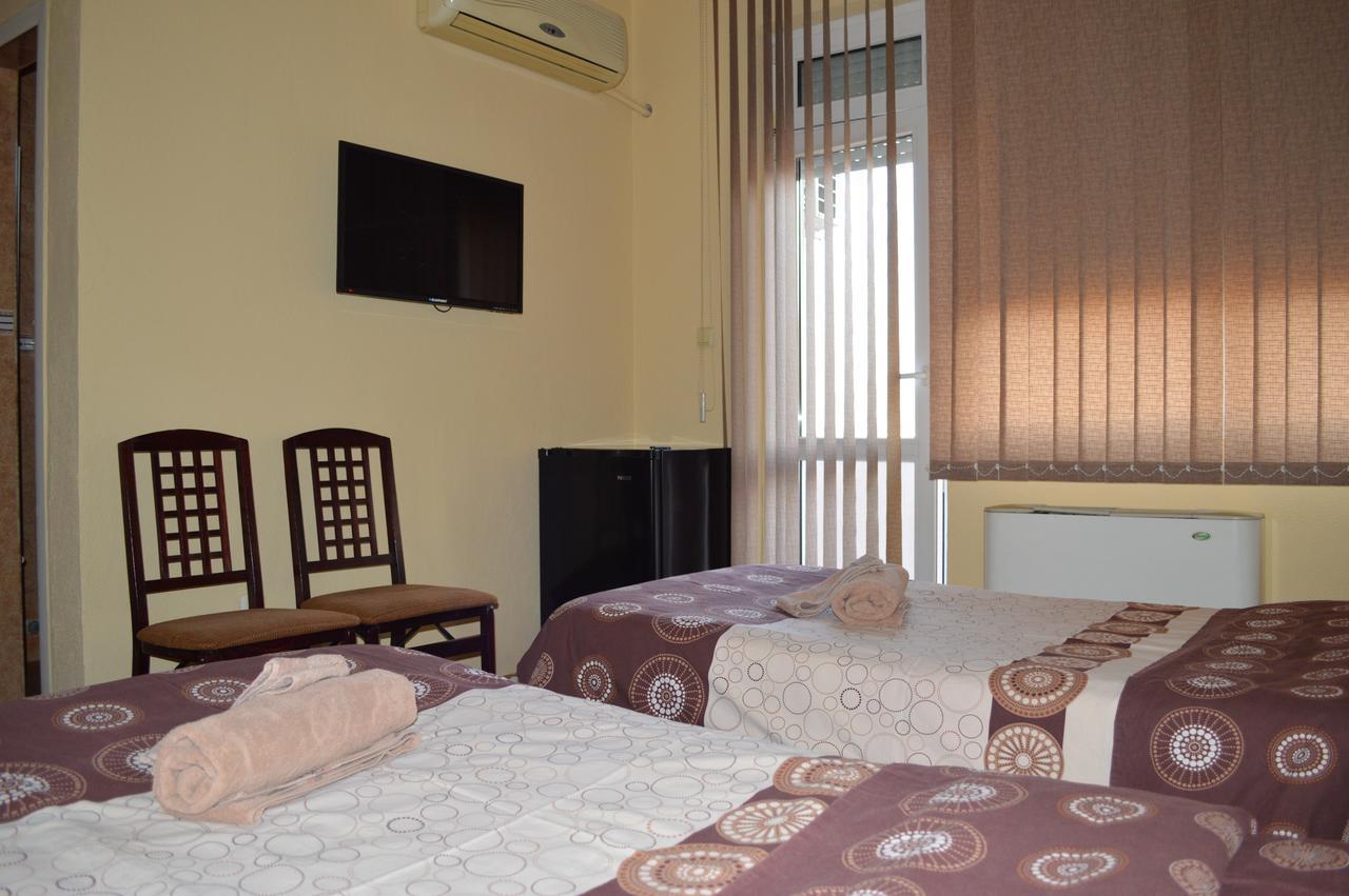 פטריך Dionis Hotel מראה חיצוני תמונה